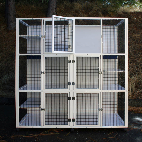 s555 with Solid Back and Top Floor Recessed Litter Pans